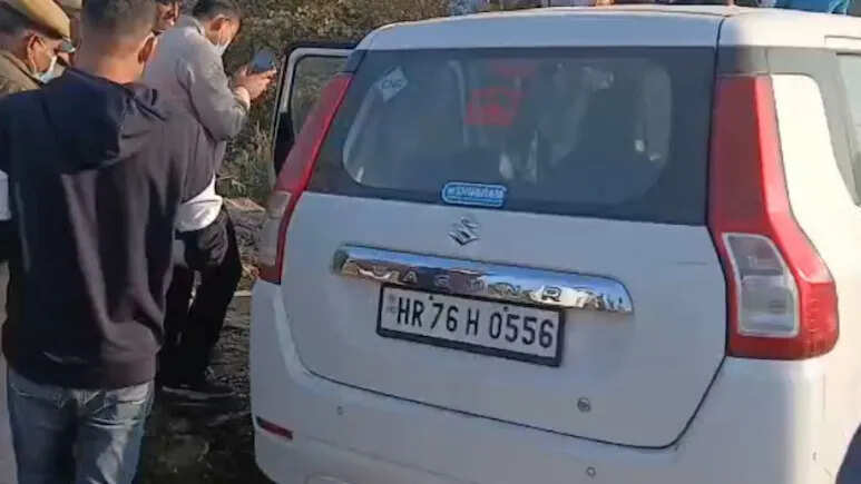 2 दिन से खड़ी हरियाणा नंबर की कार, पीछे की सीट पर मिली लाश, CCTV फुटेज से होगा खुलासा