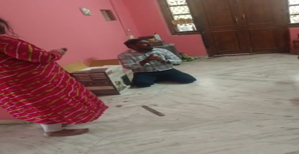 कर्नाटक: महिला से छेड़छाड़ के आरोप में युवक की पिटाई, वीडियो वायरल; केस दर्ज