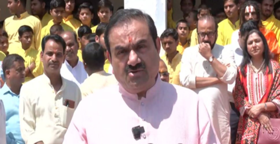 गौतम अदाणी का अयोध्या दौरा, राम मंदिर में परिवार के साथ किए रामलला के दर्शन, गुरुकुल में बच्चों से मुलाकात