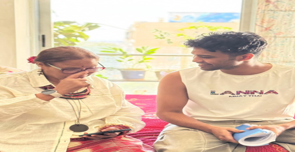 बॉलीवुड सितारों ने मनाया महिला दिवस, ट्विंकल खन्ना ने पूछा भावुक सवाल