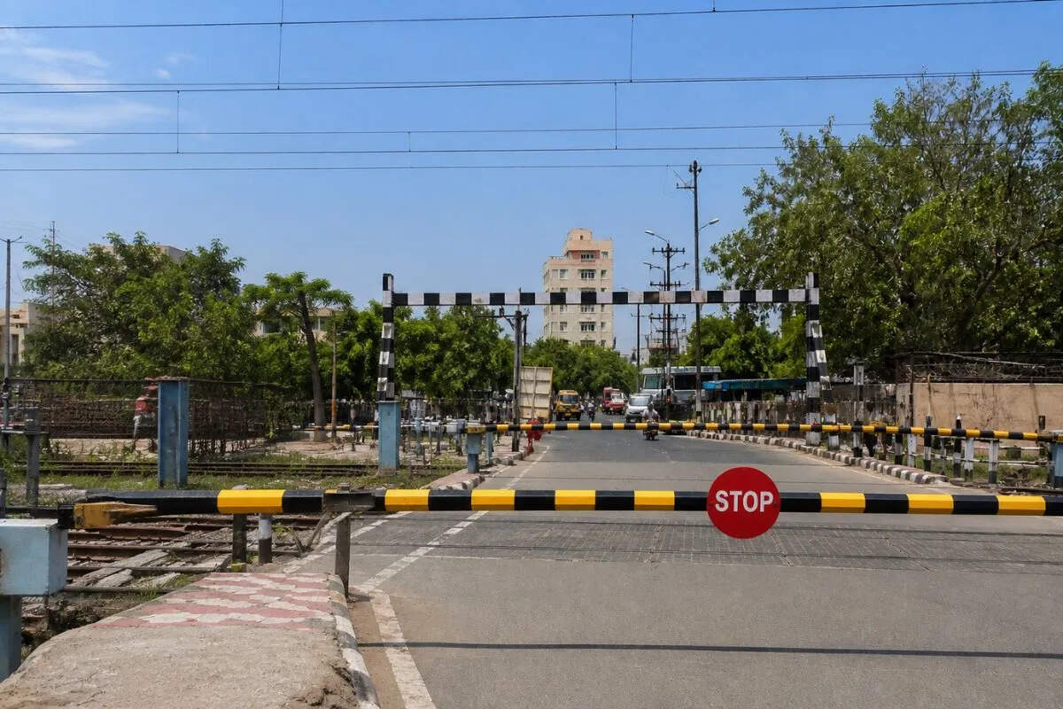 रेलवे ने मरम्मत कार्य को लेकर जारी किया बयान, कार्य पूरा होने के बाद खोला जाएगा फाटक