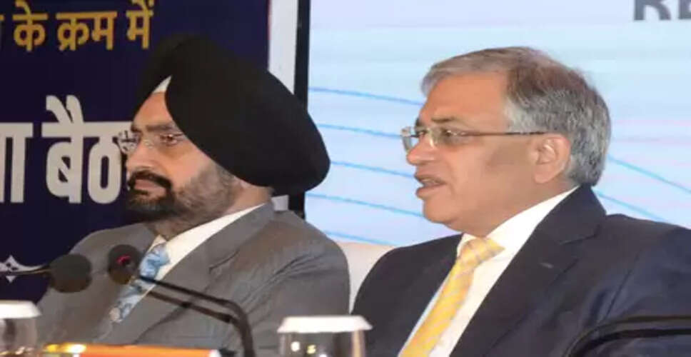 बंगाल एसआईआर: डेटा-एंट्री ऑपरेटर के रूप में आई-पैक स्टाफ की कथित नियुक्ति से जुड़ी शिकायतों पर चुनाव आयोग सख्त