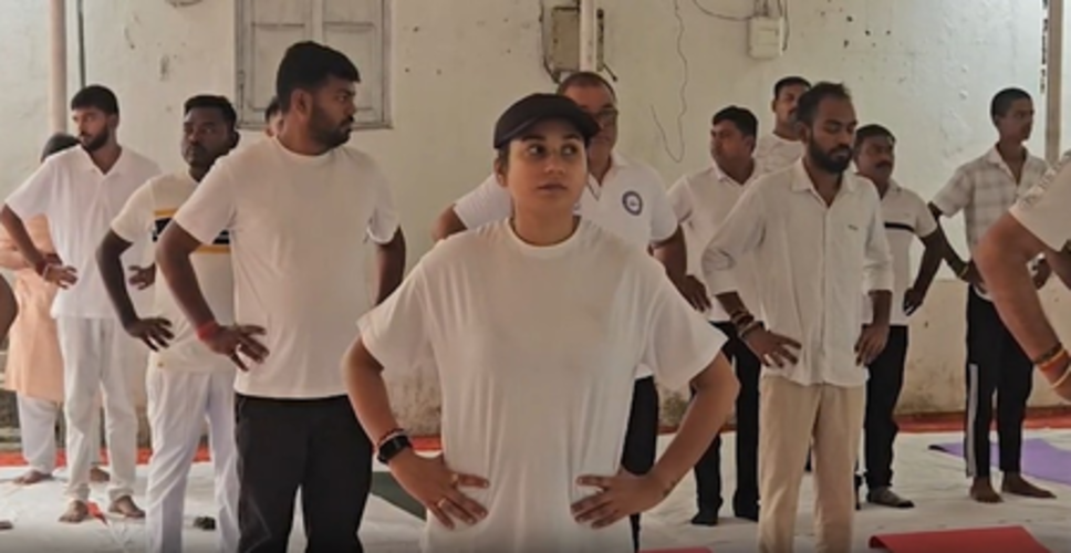 अंतरराष्ट्रीय योग दिवस : मुंबई से पटना तक योग का उत्साह, नेताओं ने दिया स्वस्थ जीवन का संदेश
