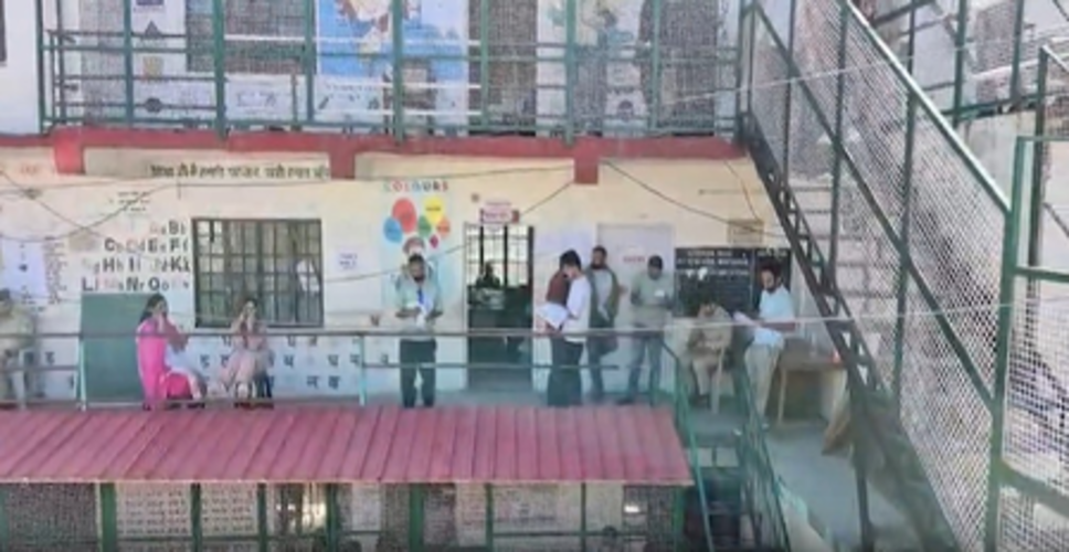 हिमाचल प्रदेश की 1293 ग्राम पंचायतों में पहले चरण के लिए मतदान जारी