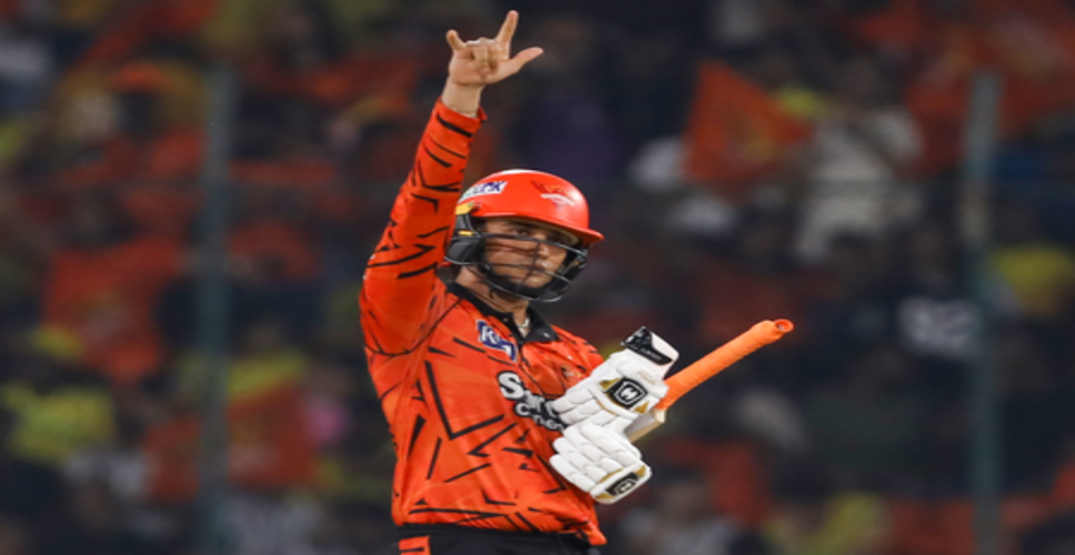 आईपीएल 2026: लगातार 7 गेंदों पर बाउंड्री, 15 बॉल में अर्धशतक, अभिषेक शर्मा ने रचा इतिहास