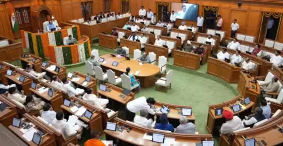 सुरक्षा में लापरवाही : दिल्ली विधानसभा परिसर में घुसा संदिग्ध, पुलिस ने हिरासत में लिया