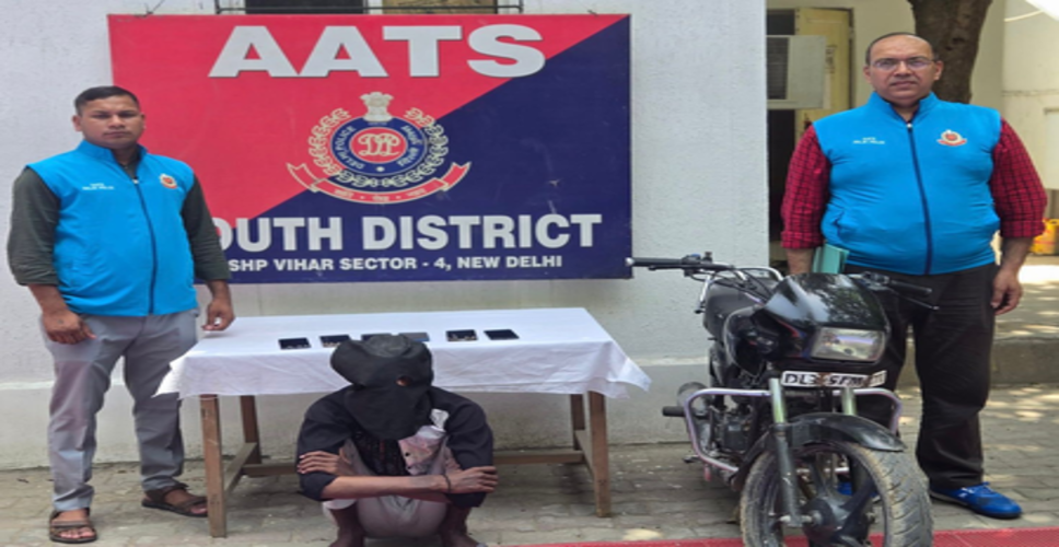 दक्षिण दिल्ली में मोबाइल छीनने वाला आरोपी गिरफ्तार, पुलिस ने 6 चोरी के फोन और बाइक बरामद की