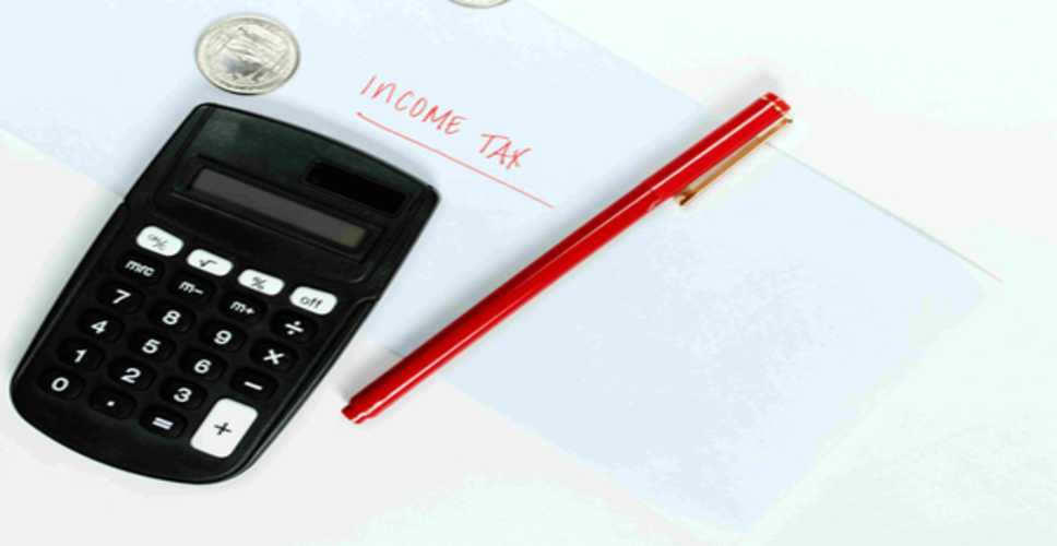 वित्त वर्ष 2027 में पुरानी बनाम नई आयकर व्यवस्था में कर्मचारियों के लिए कौन सा विकल्प रहेगा फायदेमंद?