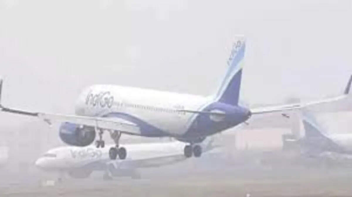 कोहरे के कारण फ्लाइटें उडने में परेशानी, दिल्ली हवाई अड्डे पर कम दृश्यता, 8 फ्लाइटें जयपुर डायवर्ट