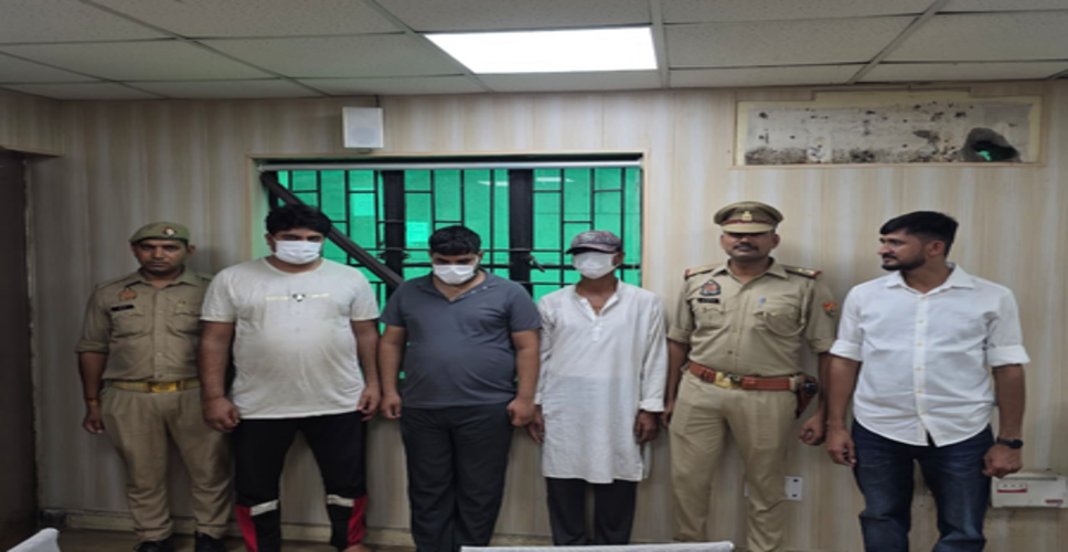 24 घंटे में चोरी का खुलासा: तीन लाख नकदी, जेवरात और इलेक्ट्रॉनिक सामान बरामद, तीन आरोपी गिरफ्तार
