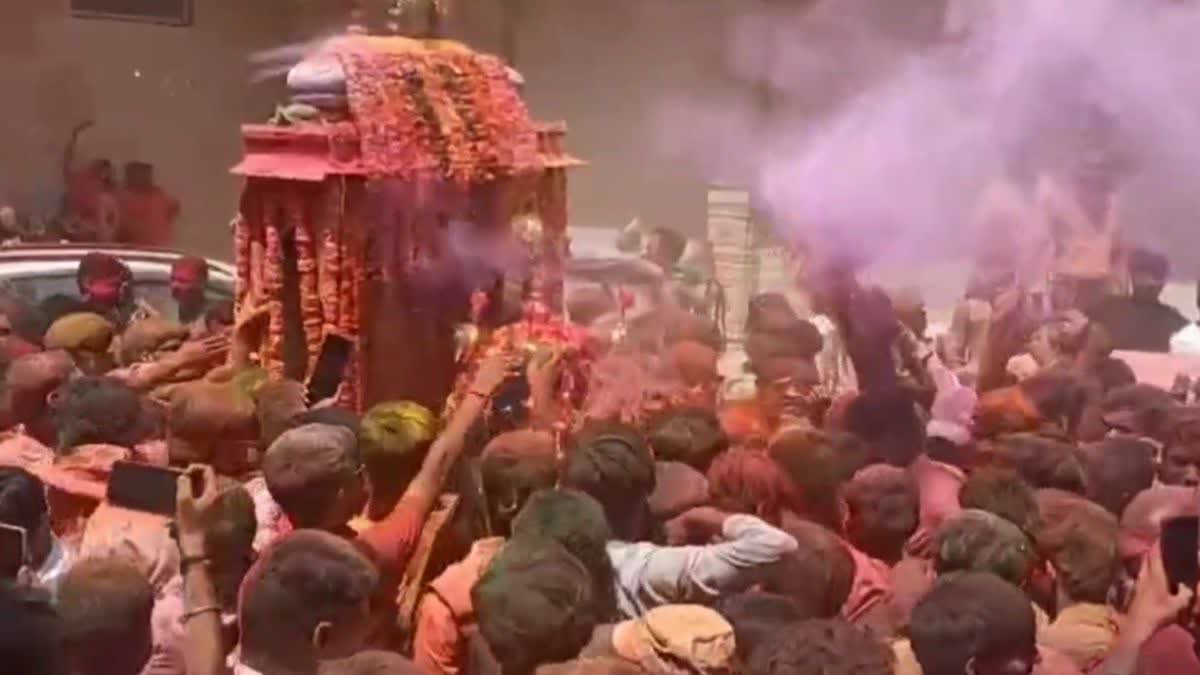 सांवलिया नगर में भक्ति और उल्लास के साथ मनी होली, वीडियो में देखें चांदी के रथ पर निकले सांवलिया सेठ