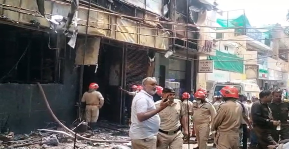 दिल्ली : मालवीय नगर के बहुमंजिला इमारत में भीषण आग, 10 लोगों की मौत, कई घायल