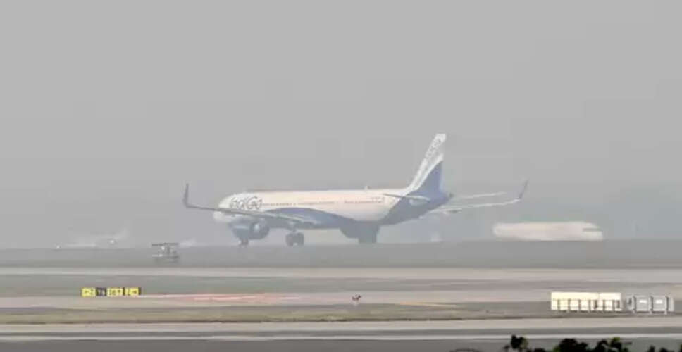 दिल्ली एयरपोर्ट ने यात्रियों के लिए जारी की एडवाइजरी, इंडिगो सीईओ बोले-समय पर उड़ानें शुरू करना मुश्किल