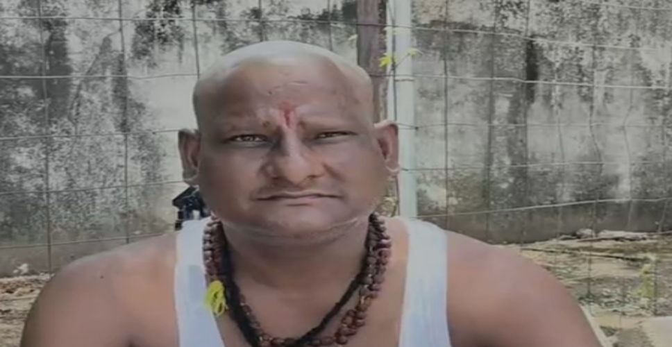 राजस्थान : पंचायत से वेतन वसूली के लिए अनोखा विरोध, भाई ने मुंडवाया सिर