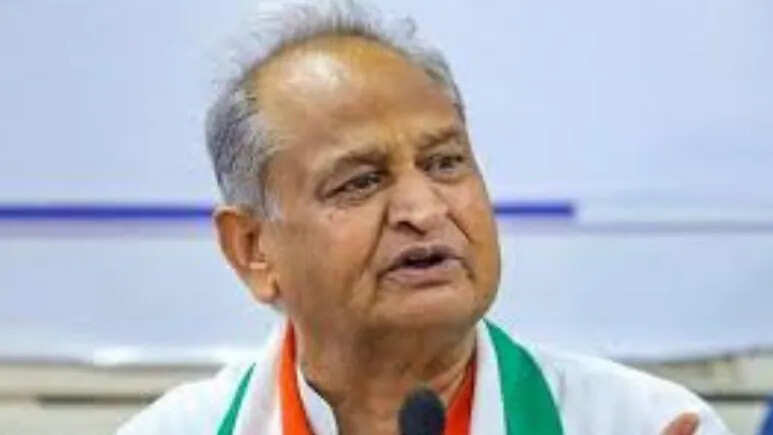 दलित और OBC समुदाय को कांग्रेस सरकार की दी गई ज़मीन निरस्त कर रही सरकार, गहलोत का बड़ा आरोप