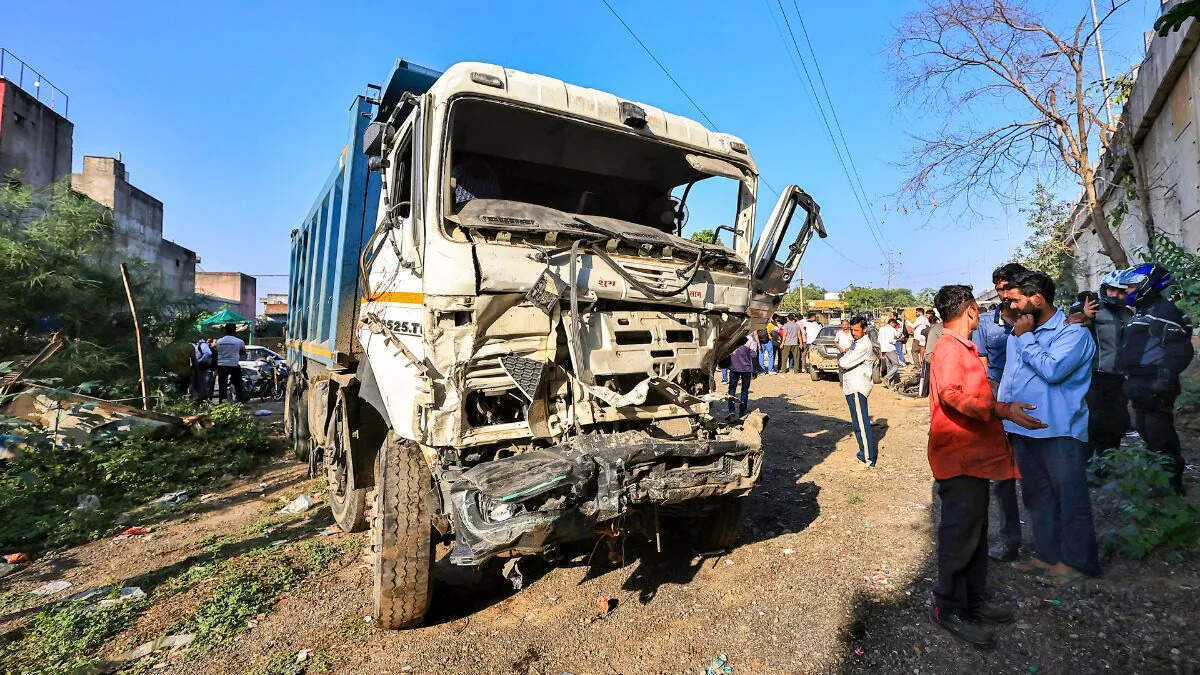 हरमाड़ा हादसे की गाज ट्रैफिक पुलिस पर, इंचार्ज और एएसआई सस्पेंड
