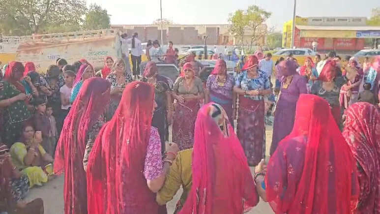 सांचौर के डावल में जीवंत है रियासतकालीन होली परंपरा, धुलंडी पर उमड़ा आस्था और उल्लास का सैलाब