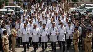 RGHS घोटाले में बड़ी कार्रवाई: SOG ने सीकर के एसके अस्पताल के पूर्व पीएमओ और लैब संचालक को किया गिरफ्तार