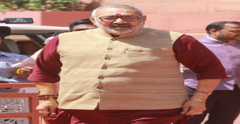 संसद में राहुल गांधी एलओपी की तरह नहीं, बल्कि पाकिस्तान की भाषा बोल रहे थे: गिरिराज सिंह