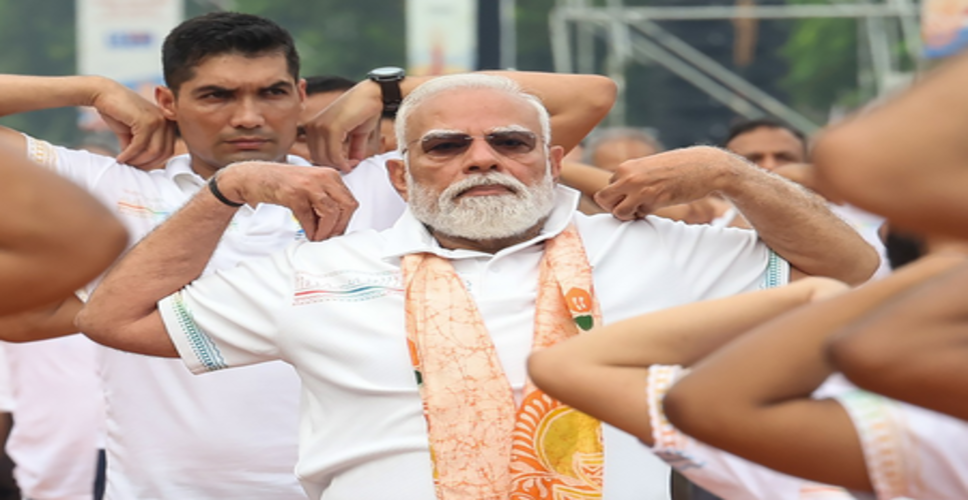 योग दिवस की वैश्विक सफलता पर पीएम मोदी बोले, 'आत्मविश्वास और सकारात्मक जीवन की प्रेरणा दे रहा योग'