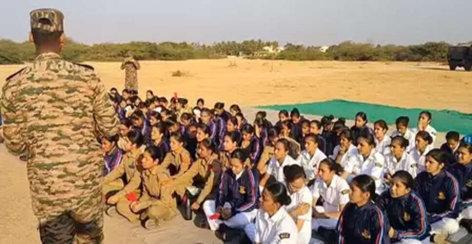 गुजरात: मांडवी में एनसीसी कैडेट्स ने भरी उड़ान, पैरासेलिंग का विशेष प्रशिक्षण, मिला एडवेंचर स्पोर्ट का अनुभव