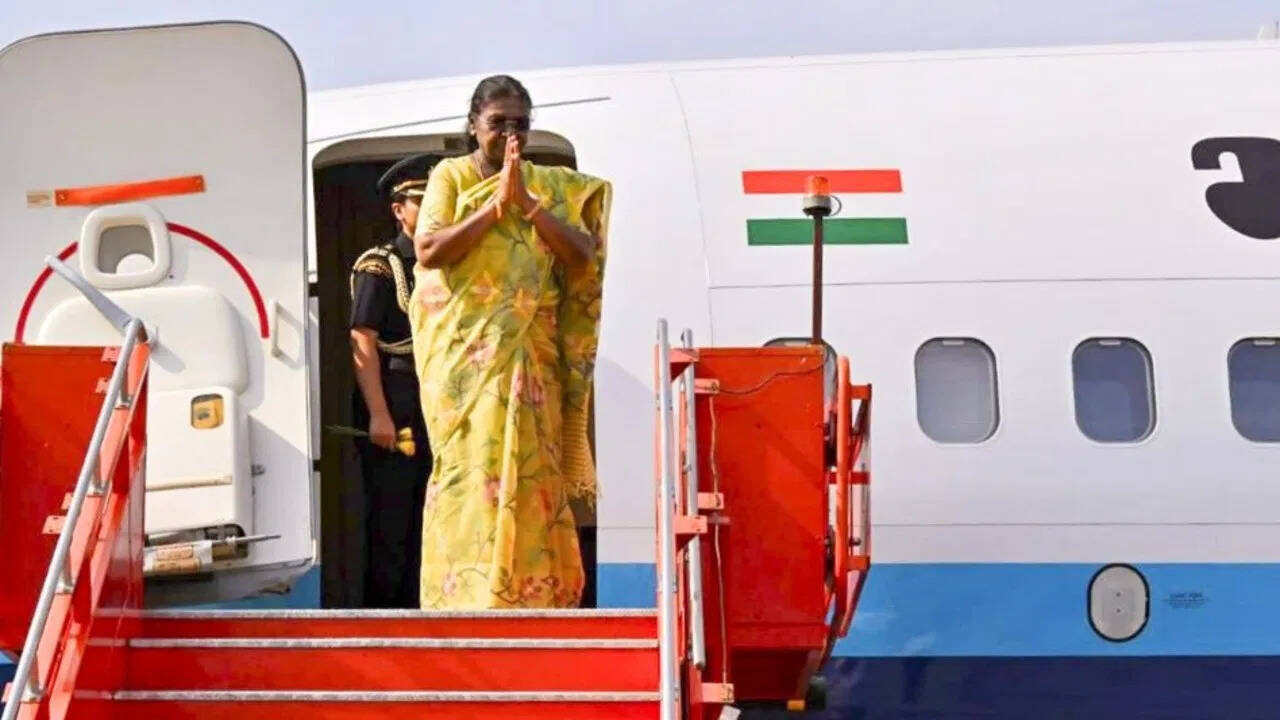 राष्ट्रपति द्रौपदी मुर्मू जैसलमेर वायुसेना स्टेशन पहुंचीं, स्वदेशी फाइटर हेलीकॉप्टर से करेंगी उड़ान