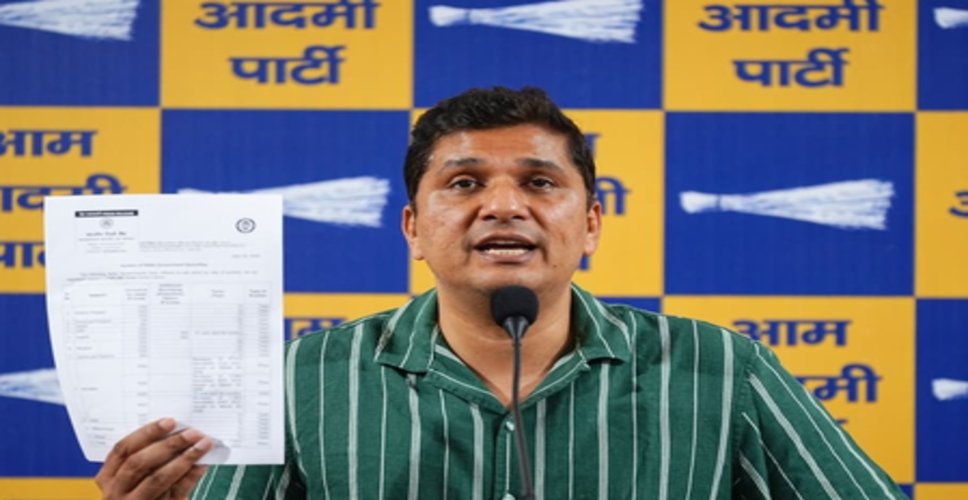 दिल्ली में 2500 रुपए की &lsquo;मोदी गारंटी&rsquo; पर सियासत तेज, 'आप' ने उठाए सवाल