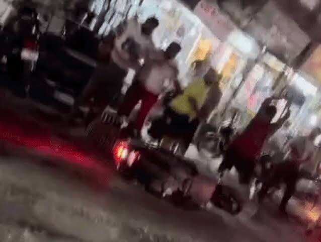 बाड़मेर में नगर परिषद कर्मचारी से मारपीट मामला: चार आरोपी गिरफ्तार, पुलिस ने पैदल घटनास्थल तक ले जाकर कराई मौका तस्दीक