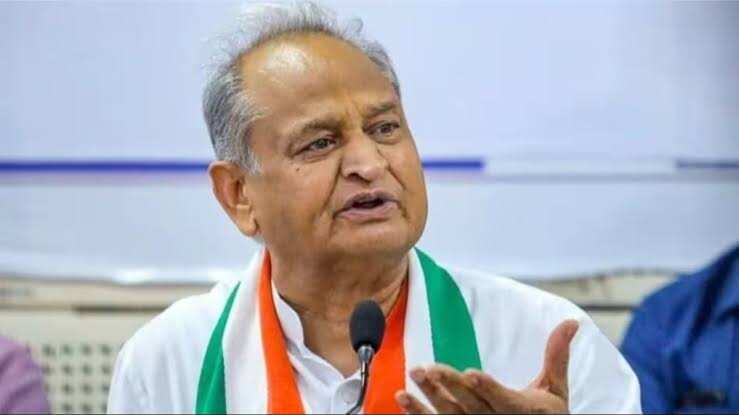 अशोक गहलोत का भाजपा सरकार पर निशाना, वीडियो में बोले- ‘जनता जिताकर भेजती है और नेता बिक जाते हैं’