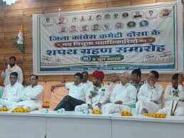 दौसा में कांग्रेस नेताओं के बीच बयानबाजी तेज, वीडियो में देंखे गहलोत के 10 करोड़ वाले बयान पर मुरारीलाल मीणा और राकेश पारीक का पलटवार