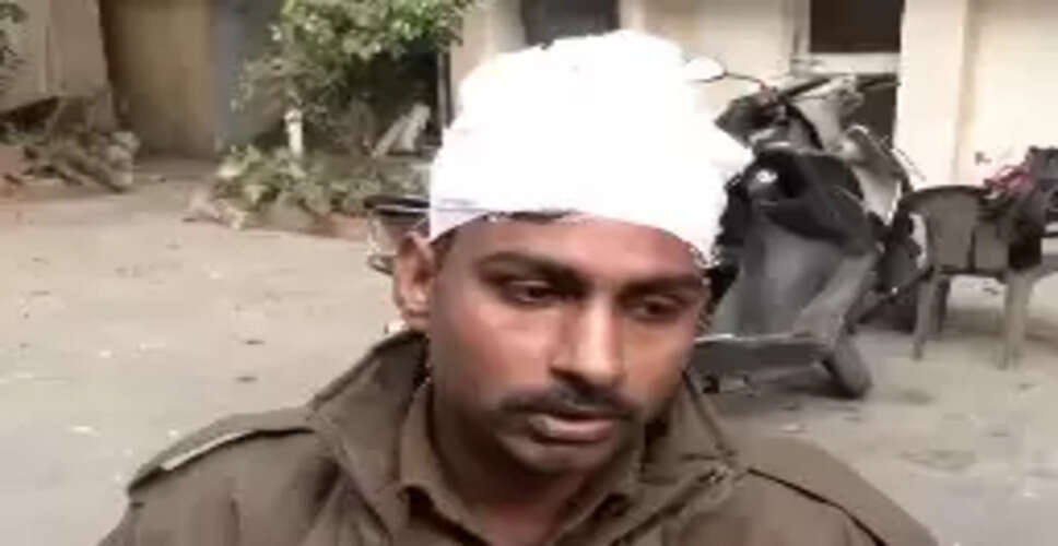 'तुम्हारा खून ठंडा पड़ गया है&rsquo; पुलिस पर पत्थरबाजी करते हुए लगे नारे: कांस्टेबल विक्रम