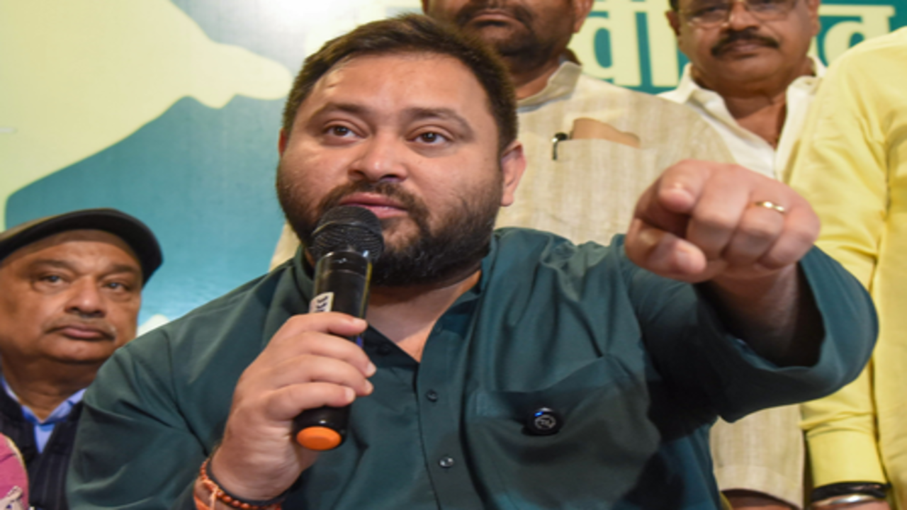 पेपर लीक और सिवान गोलीकांड के खिलाफ 19 अगस्त को राजभवन मार्च करेंगे: तेजस्वी यादव