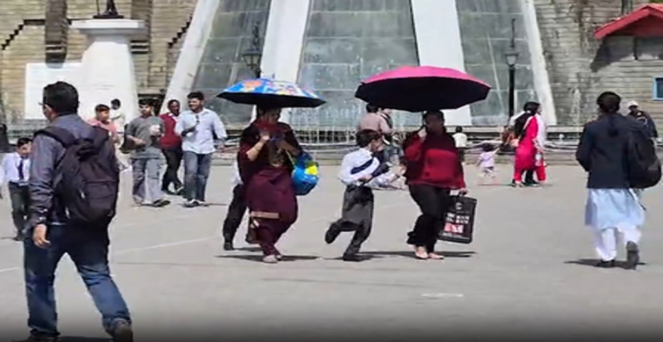 हिमाचल: शिमला का अचानक बदलता मौसम, गर्मी से परेशान हुए टूरिस्ट और निवासी