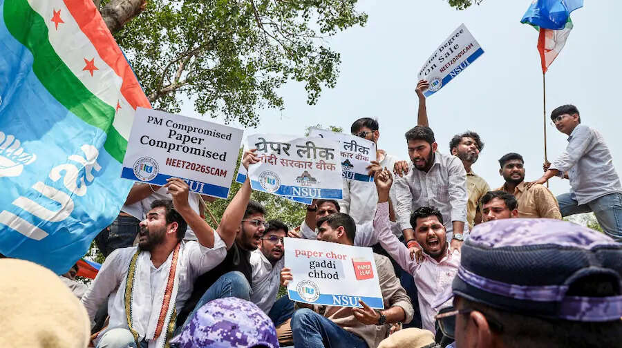 एग्जाम घोटाले में जांच तेज, CBI को मिली अहम टिप, ‘बिवाल ब्रदर्स’ पर उठे सवाल