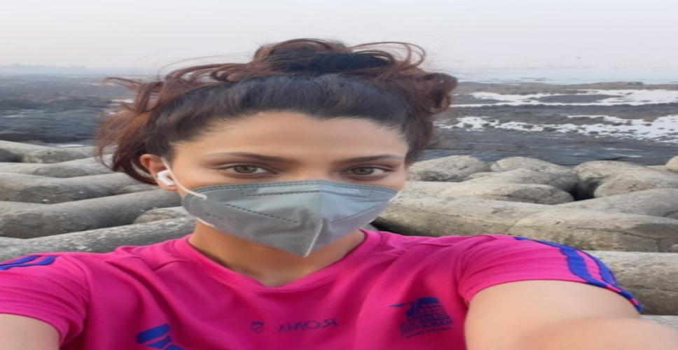 प्रदूषण के चलते सैयामी खेर का छलका दर्द, कहा- अब समंदर की हवा नहीं, मास्क है सहारा