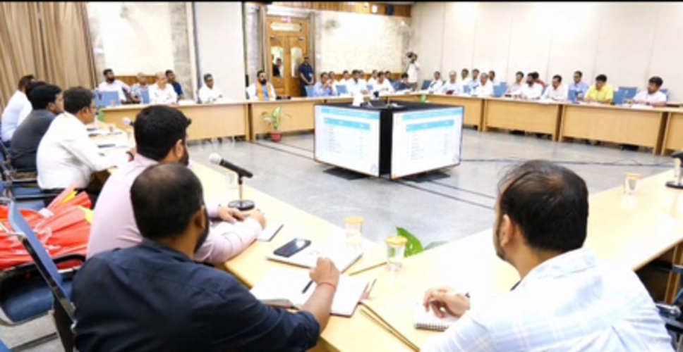 सीएम सम्राट चौधरी ने विभिन्न विभागों के अधिकारियों के साथ बैठक की, राष्ट्रीय स्तर पर बिहार की ब्रांडिंग के निर्देश