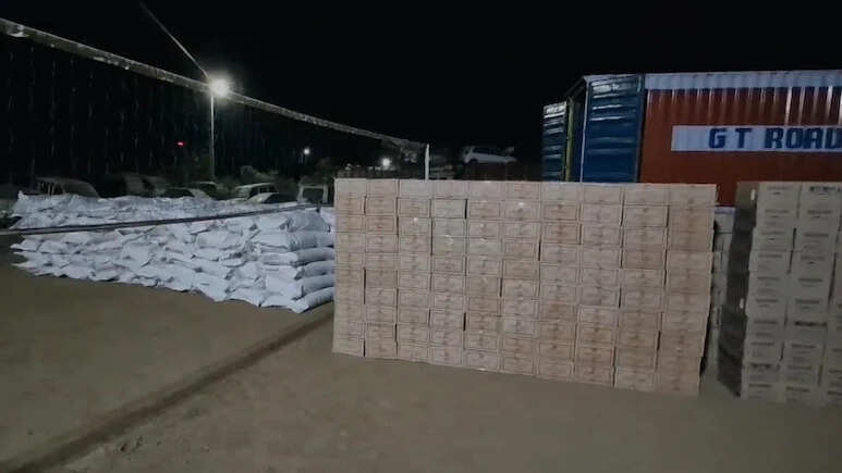 उदयपुर पुलिस को अवैध शराब तस्करी में बड़ी सफलता, 5 करोड़ की अंग्रेजी शराब बरामद