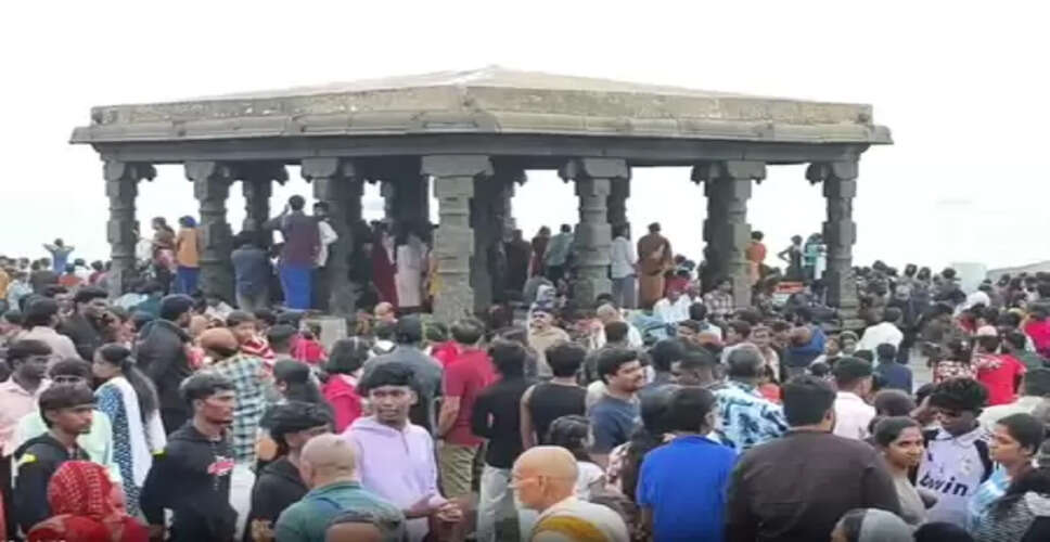 कन्याकुमारी से लेकर पश्चिम बंगाल तक के मंदिरों में उमड़ा आस्था का सैलाब, नए साल पर पहुंचे लाखों श्रद्धालु