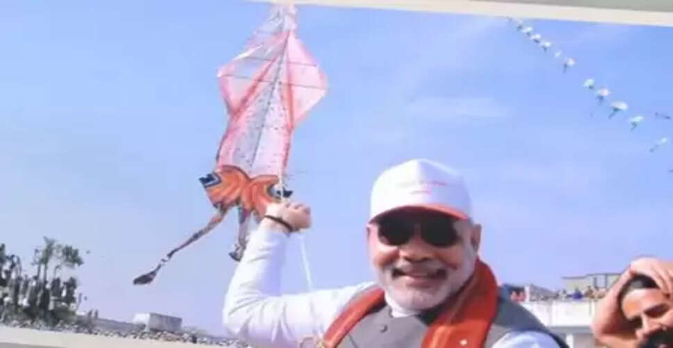 उत्तरायण 2002 की यादें : जब नवनिर्वाचित मुख्यमंत्री नरेंद्र मोदी ने छत से उड़ाई पतंग