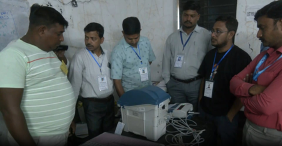 पश्चिम बंगाल चुनाव : दक्षिण 24 परगना जिले में 15 बूथों पर दोबारा वोटिंग, कतारों में खड़े नजर आए मतदाता