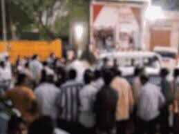 रींगस में ASI पर कार सवार युवकों का हमला, वीडियो में देंखे वर्दी फाड़ी, दो आरोपी गिरफ्तार