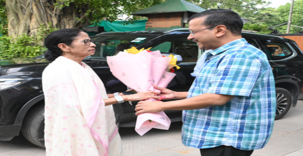 इंडिया ब्लॉक की बैठक से पहले अरविंद केजरीवाल से मिलीं ममता बनर्जी, साथ में अभिषेक बनर्जी भी रहे मौजूद