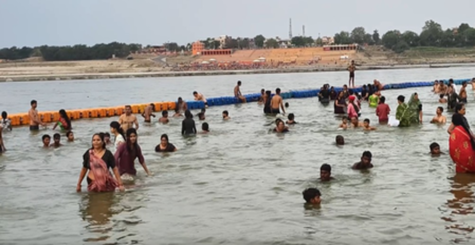 निर्जला एकादशी पर आस्था का महासंगम, त्रिवेणी संगम में हजारों श्रद्धालुओं ने लगाई पवित्र डुबकी