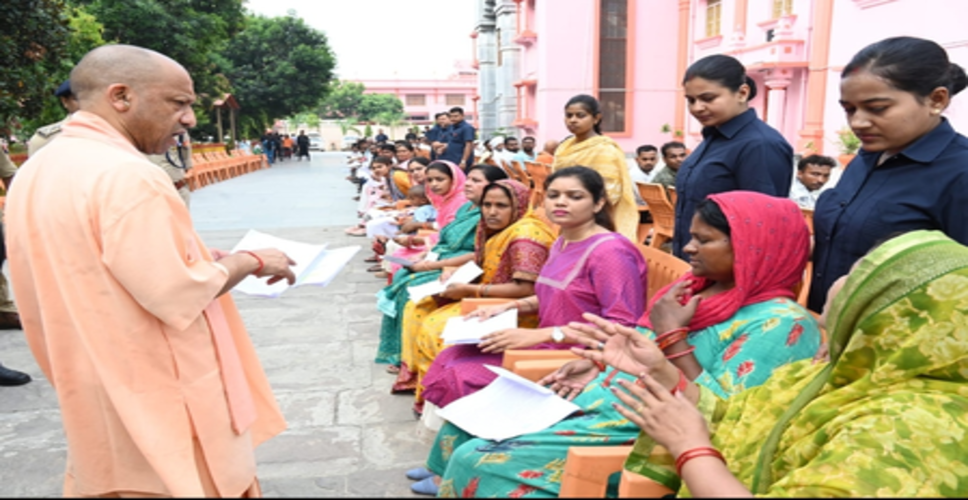 जनता दर्शन : भूमि संबंधी प्रकरणों में लापरवाही पर सीएम योगी सख्त, अधिकारियों को दिए निर्देश