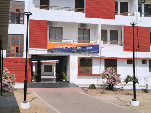 सलूम्बर पुलिस की बड़ी कार्रवाई, दो साल से फरार वांछित अपराधी हरीश मीणा उदयपुर से गिरफ्तार