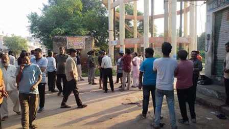 पुलिस कार्रवाई से नाराज तीन महिलाएं पानी की टंकी पर चढ़ीं, वीडियो में देंखे ढाई घंटे बाद समझाइश से उतरीं