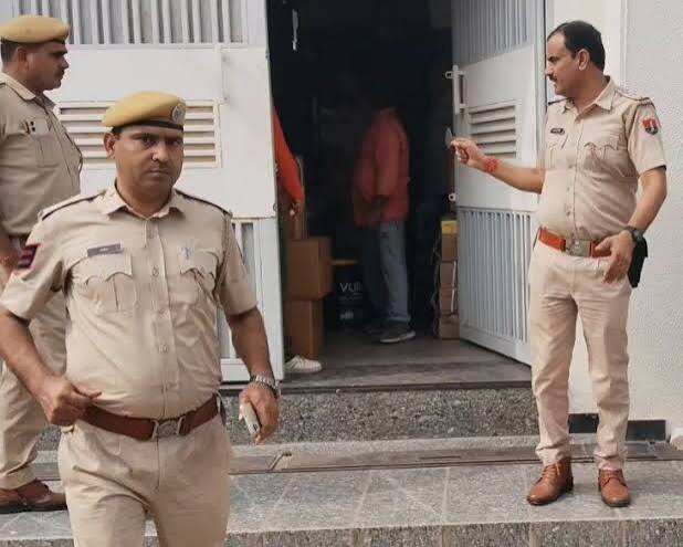 पाली में पुरानी रंजिश को लेकर युवक की बाइक में तोड़फोड़, सीसीटीवी में कैद हुई वारदात; पुलिस जांच में जुटी