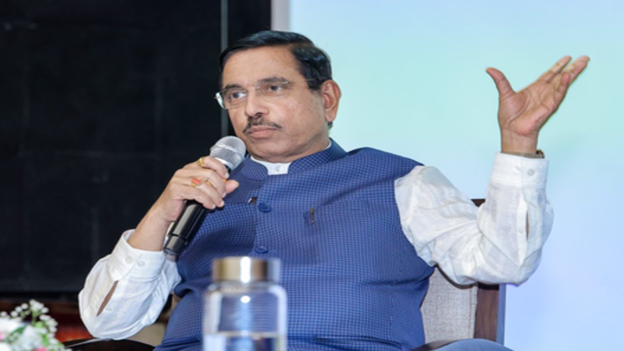 कर्नाटक एसआईआर में गड़बड़ियों का आरोप, एनडीए प्रतिनिधिमंडल ने चुनाव आयोग से की शिकायत