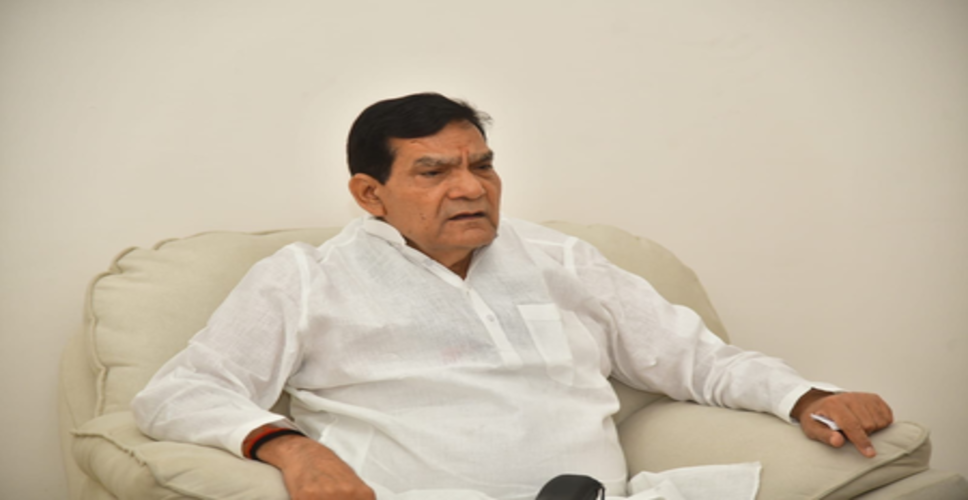 वाराणसी में बिजली व्यवस्था पर सख्ती, ऊर्जा मंत्री बोले- ट्रिपिंग बिल्कुल बर्दाश्त नहीं