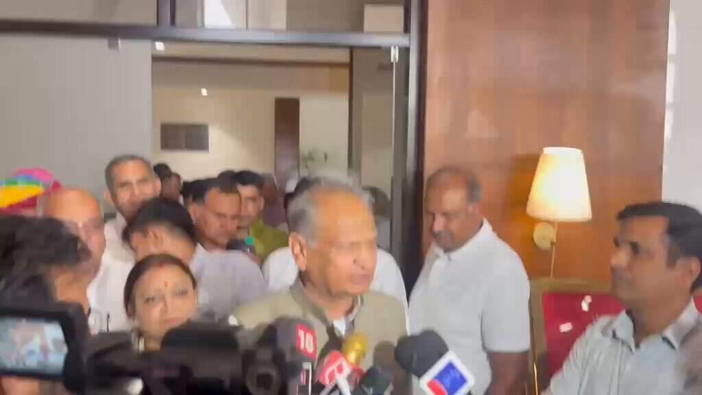 नीट पेपरलीक का आरोपी निकला पूर्व बीजेपी पदाधिकारी, वीडियो में देखें कांग्रेस ने बोला हमला, पूछा भाजपा और माफियाओं में क्या है रिश्ता